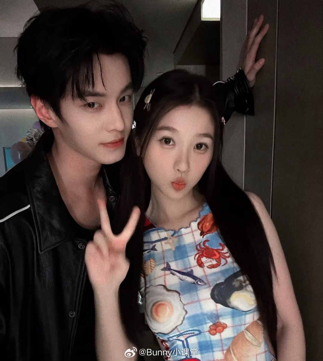 何与翻牌粉丝引发争议，被指背刺虞书欣