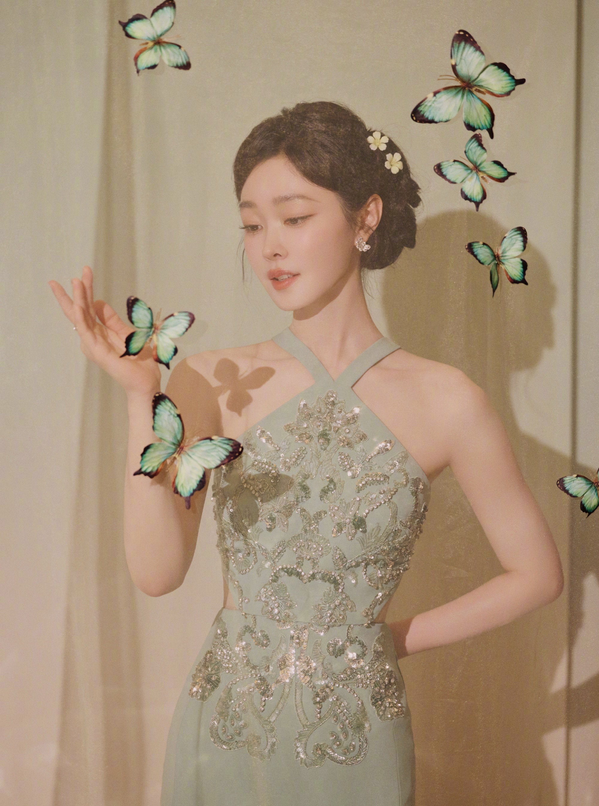 宋轶万茜双女主新剧引期待，腹黑杀手与软萌小白兔角色设定曝光