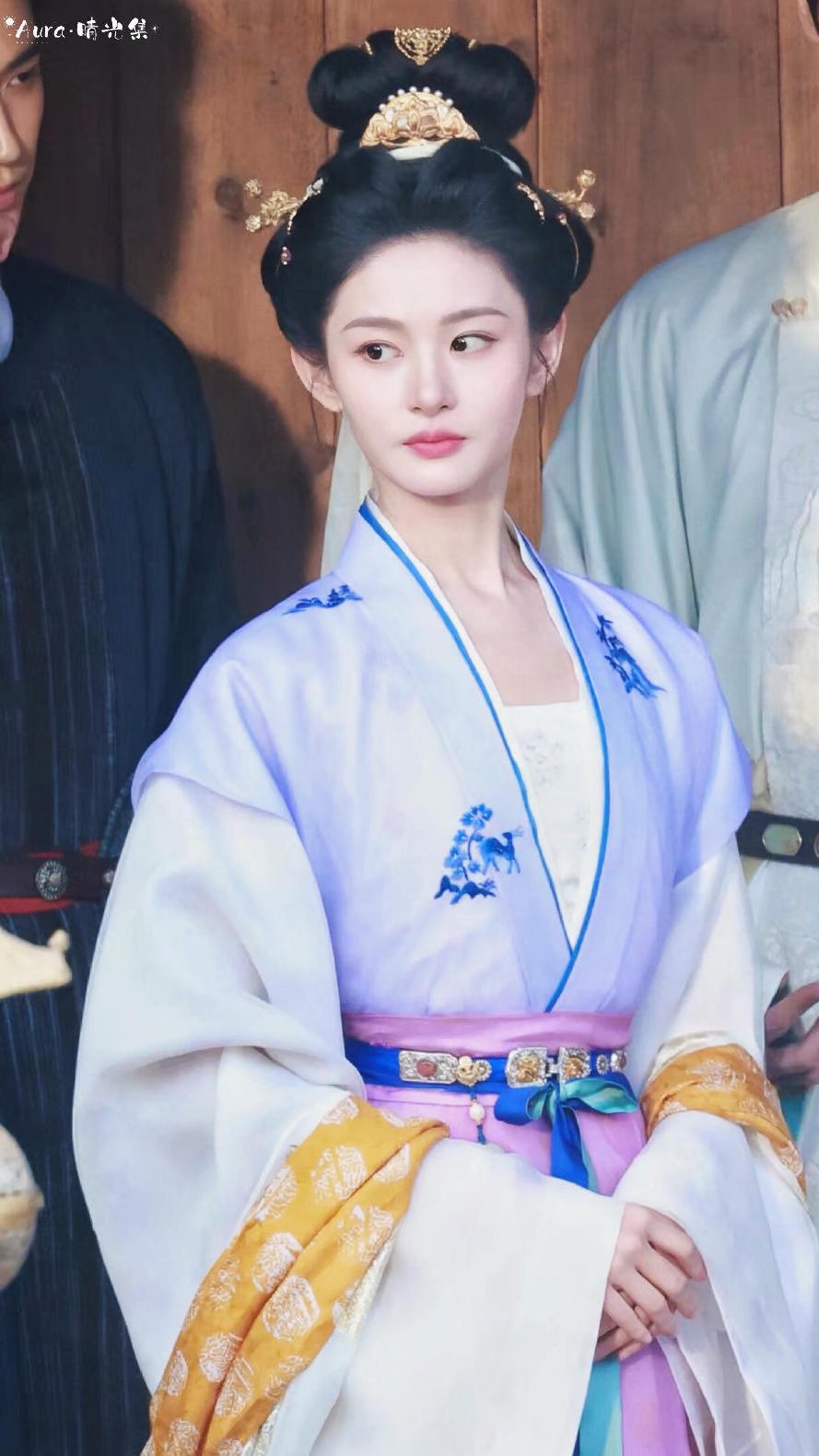 赵晴脸型变化明显瘦身更上镜，于正称其红气养人