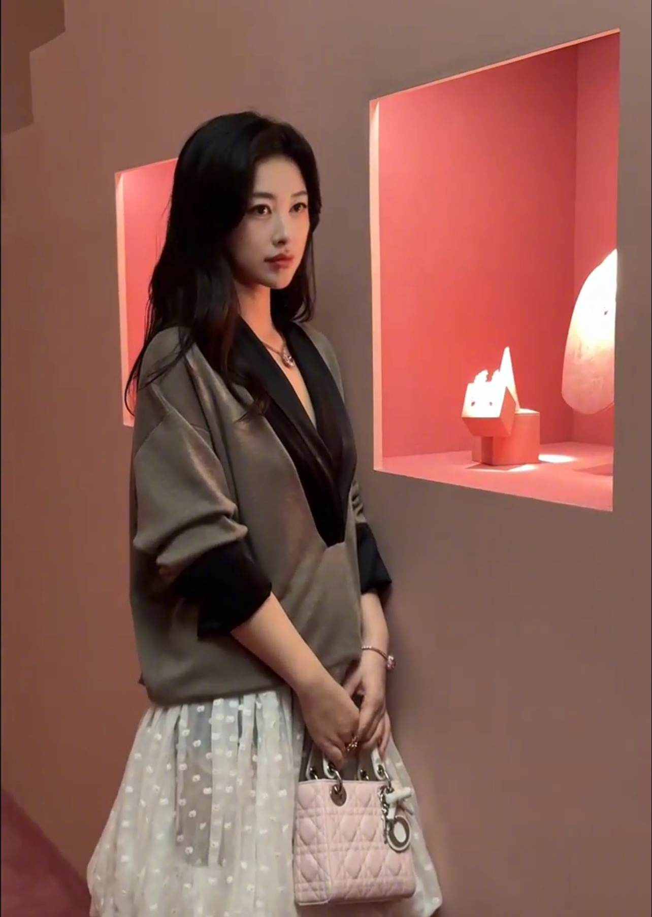 朱珠仪态端庄优雅尽显美人风范