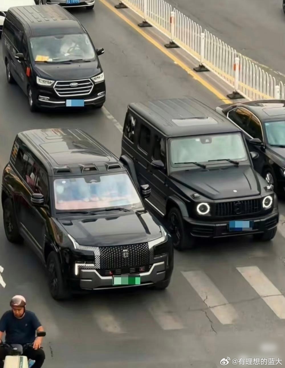 仰望U8与奔驰大G同框对比图曝光