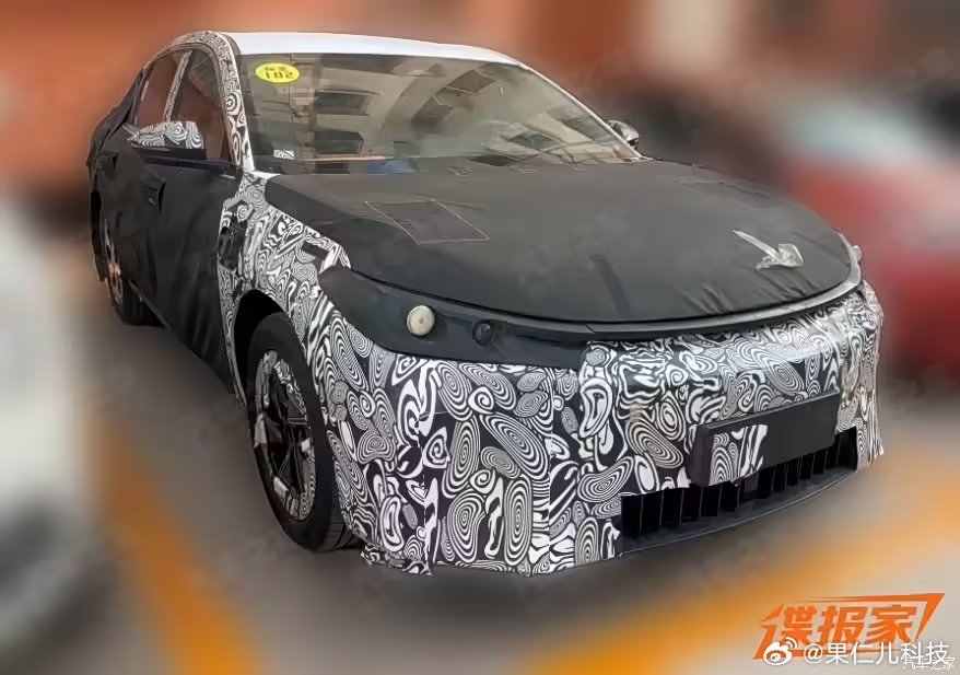 吉利银河A7纯电版谍照曝光，单电机前驱设计