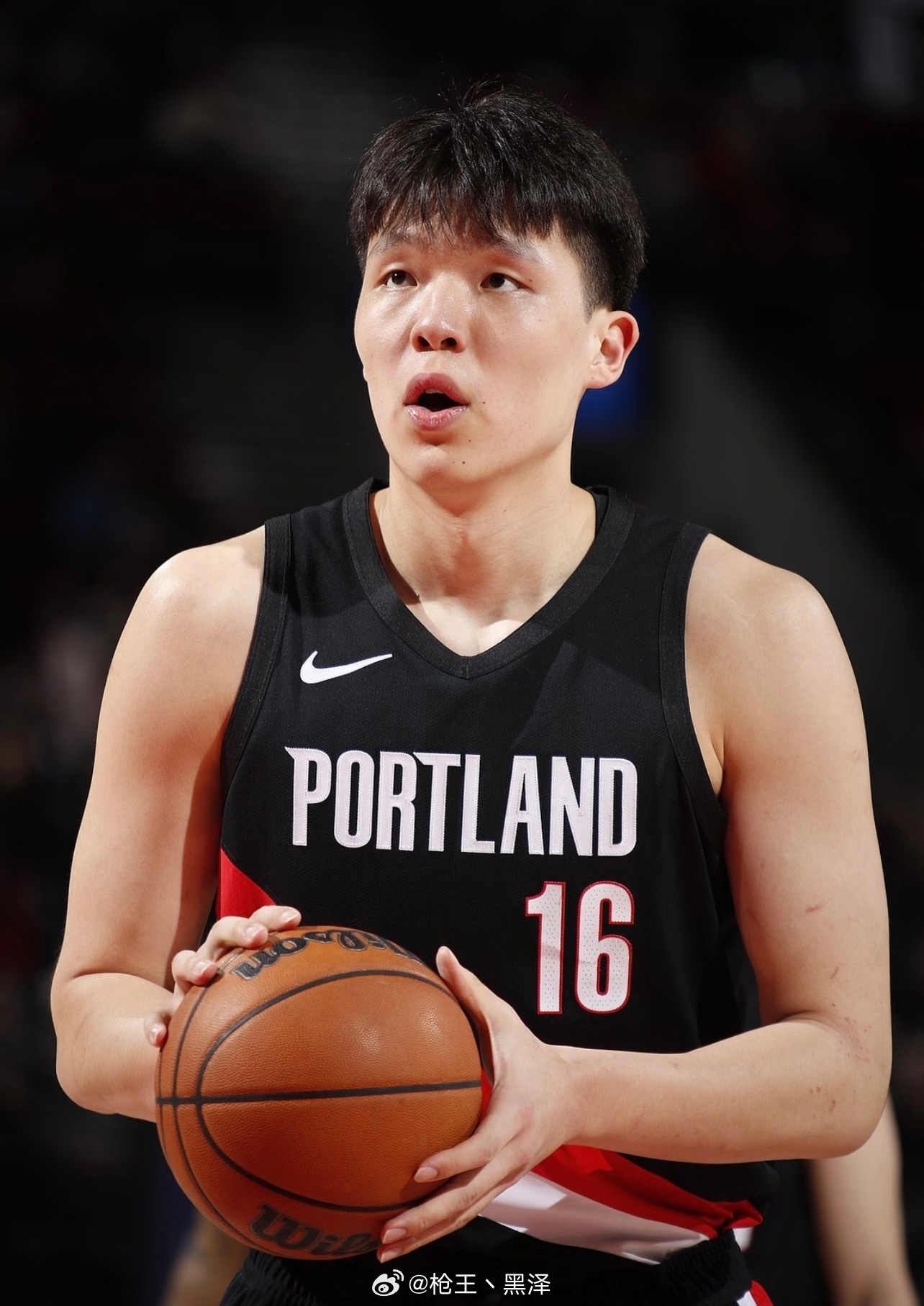 杨瀚森因挥肘技术犯规被罚2000美元