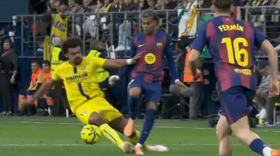 前裁判解析巴萨2比0胜黄潜争议，点球红牌判罚无误