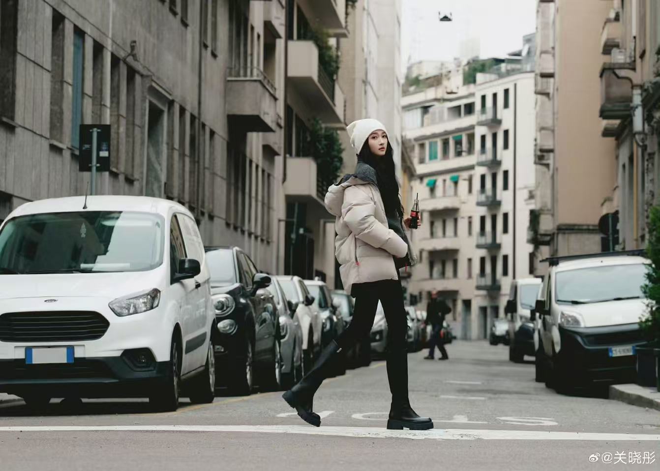 关晓彤冷帽街拍随拍曝光