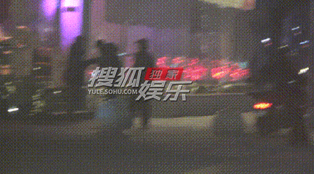 童瑶陪老公王冉会友聚餐后同返家