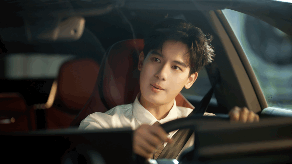 胡先煦分享智界出行体验，双零重力座椅舒适安心