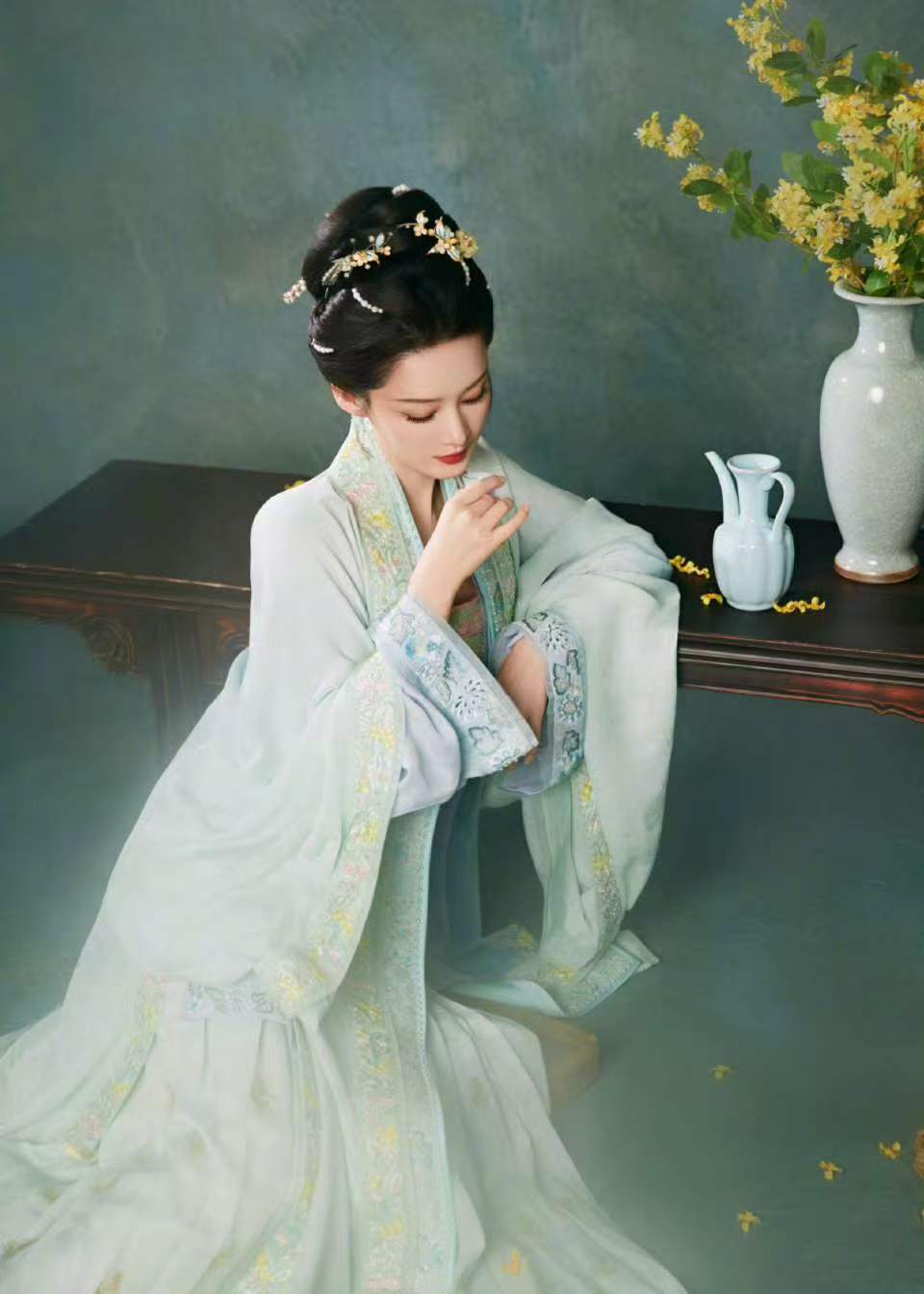 李沁四登春晚再展古装风采