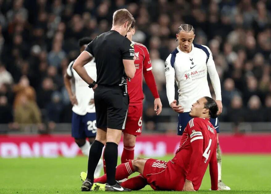 热刺1比2利物浦，哈维-西蒙斯蹬踏范戴克染红，内维尔批犯规恶劣