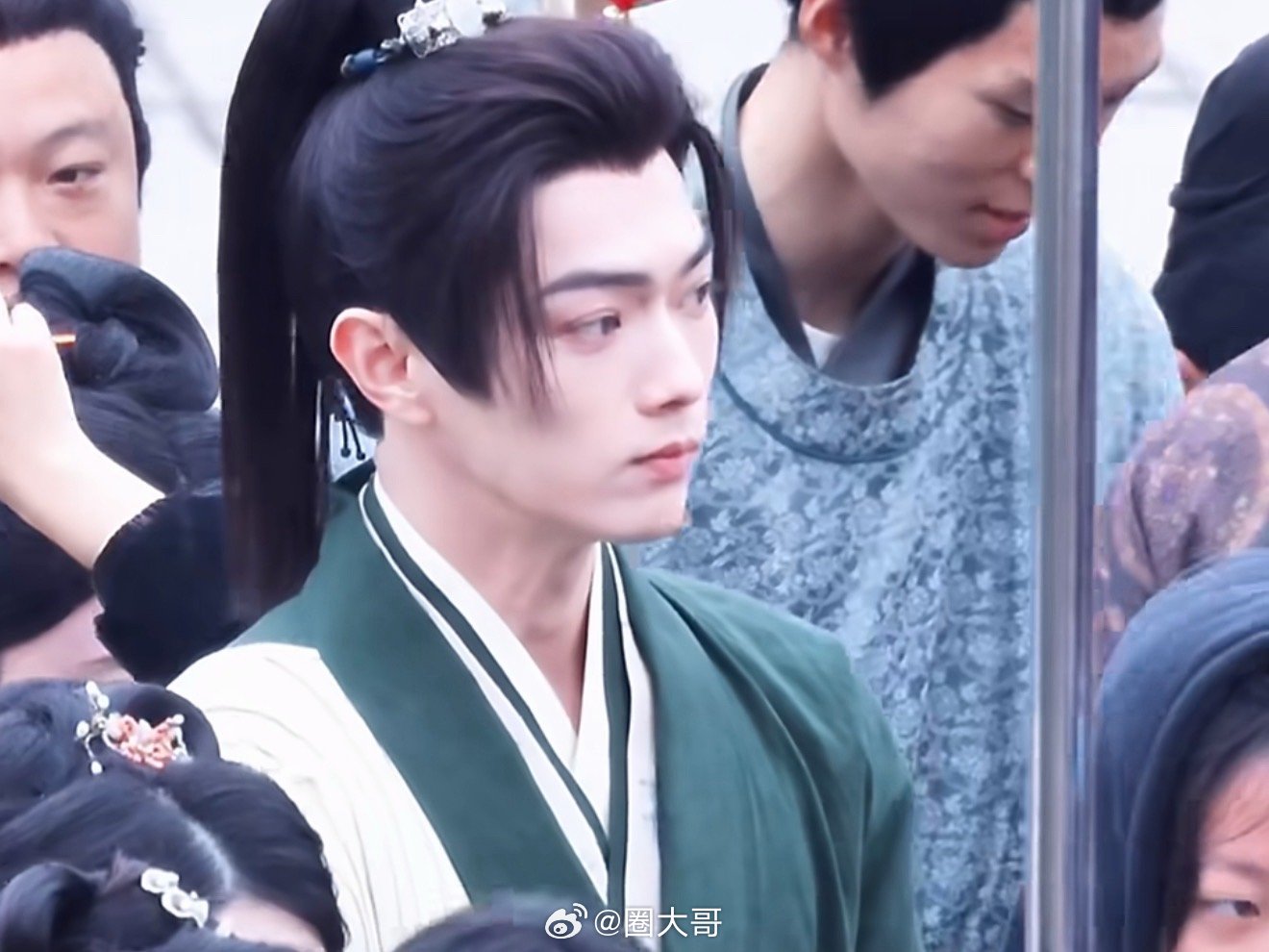 许凯片场暖心提醒代拍注意安全