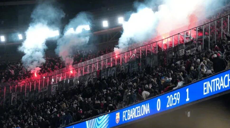巴塞罗那足球俱乐部向法兰克福索赔6100欧元修复球迷破坏