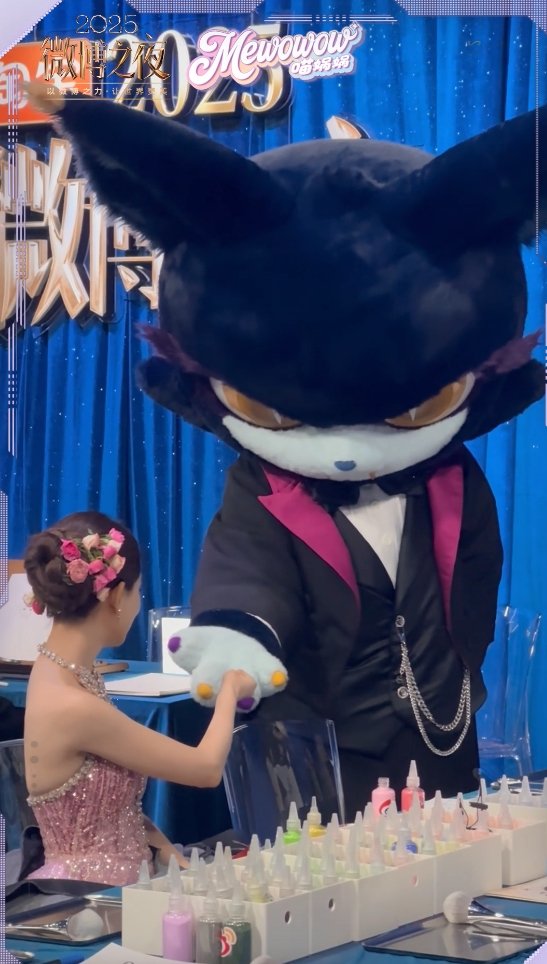 祝绪丹微博之夜玩剪刀石头布输掉自制沙画