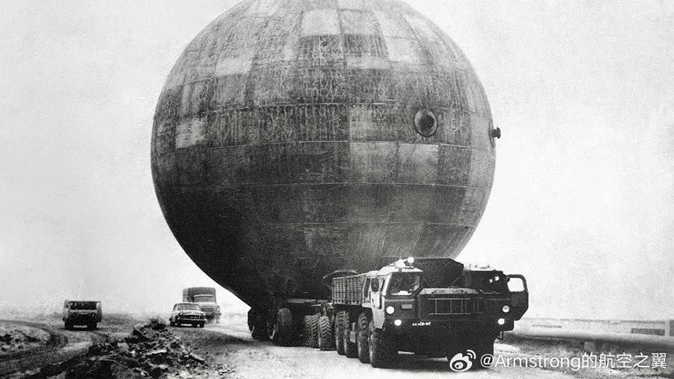 60年代MAZ-7310卡车运输巨型氢罐