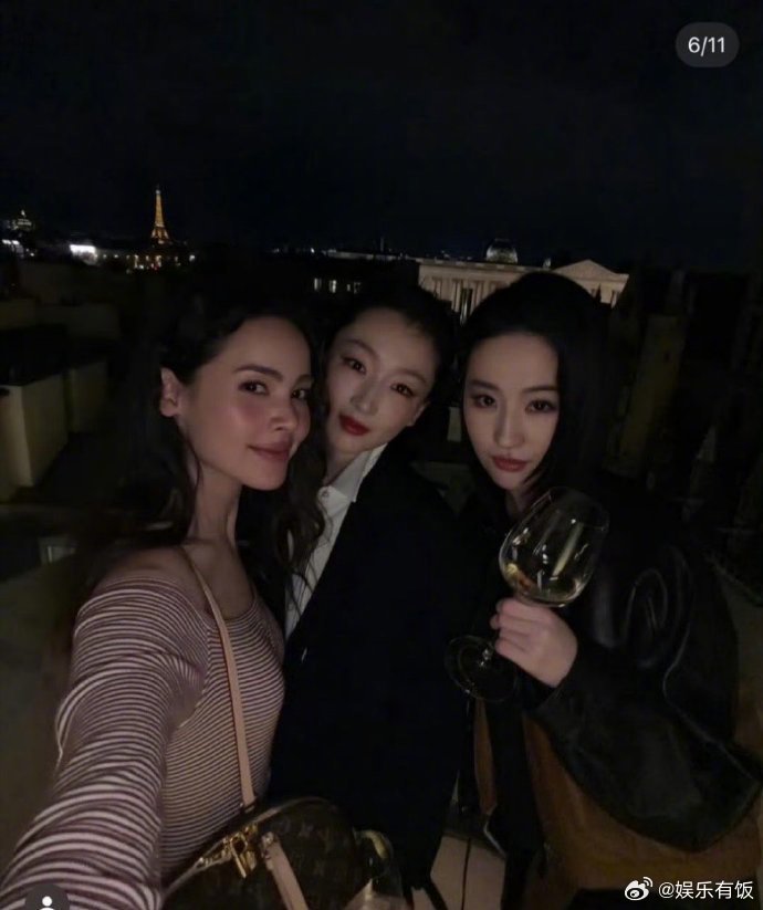 刘亦菲周冬雨Yaya巴黎晚宴同框