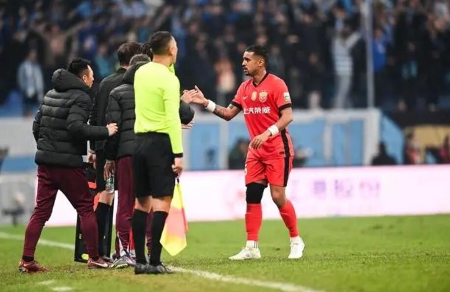 海港三将因伤缺席亚冠，莱昂纳多年内或难复出