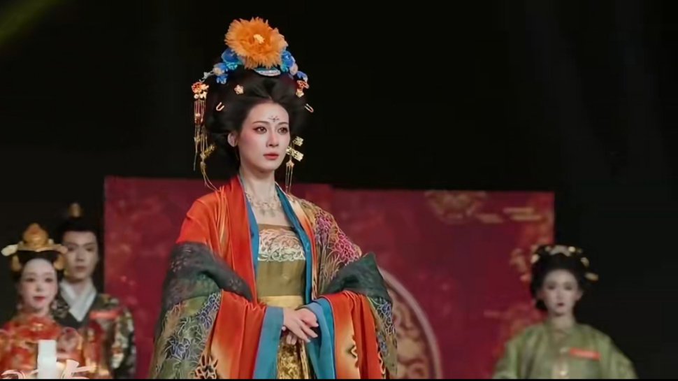 赵昭仪国风造型亮相难掩东北妹宝本色