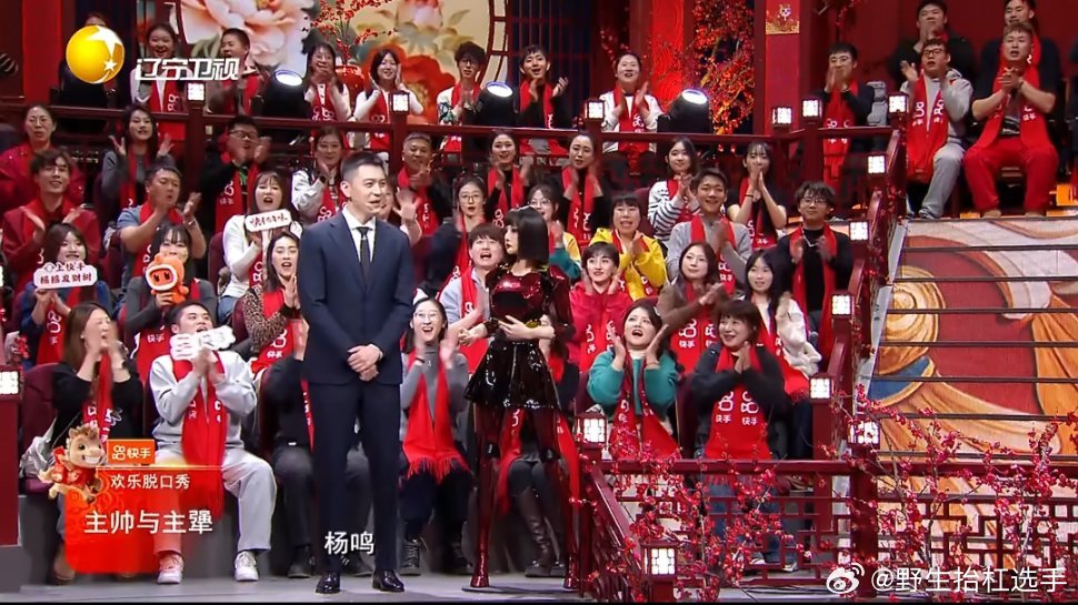 杨鸣遇机器人小柒互怼笑翻全场