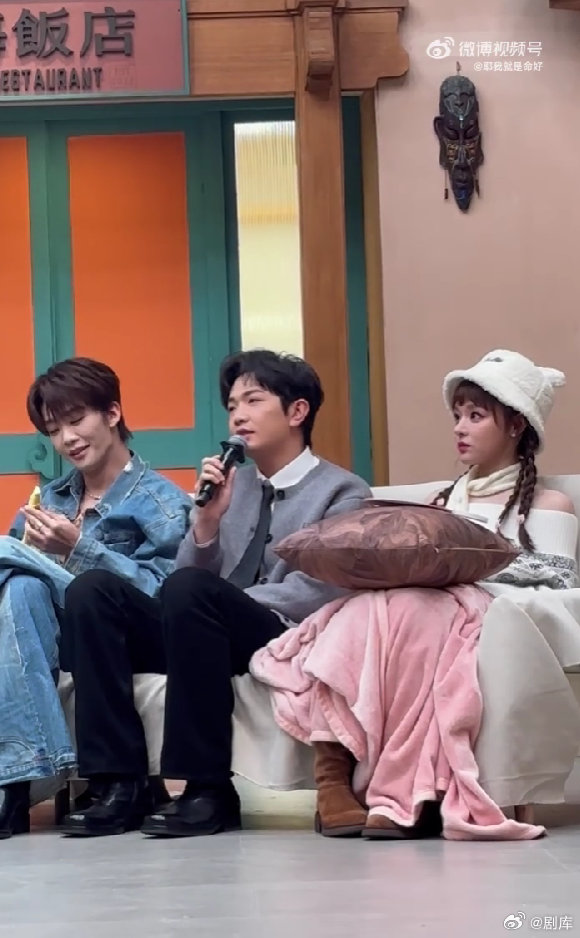 颜人中自cue春晚4秒目标笑翻全场