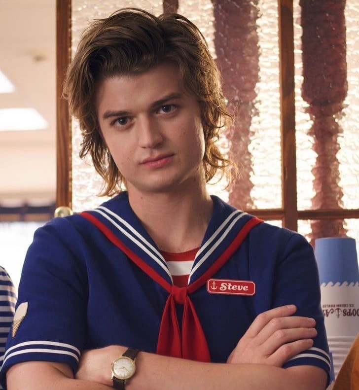 Joe Keery穿怪奇物语戏服主持友人婚礼