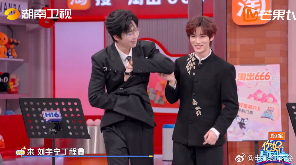 刘宇宁丁程鑫双人舞默契十足，下腰抱点燃全场