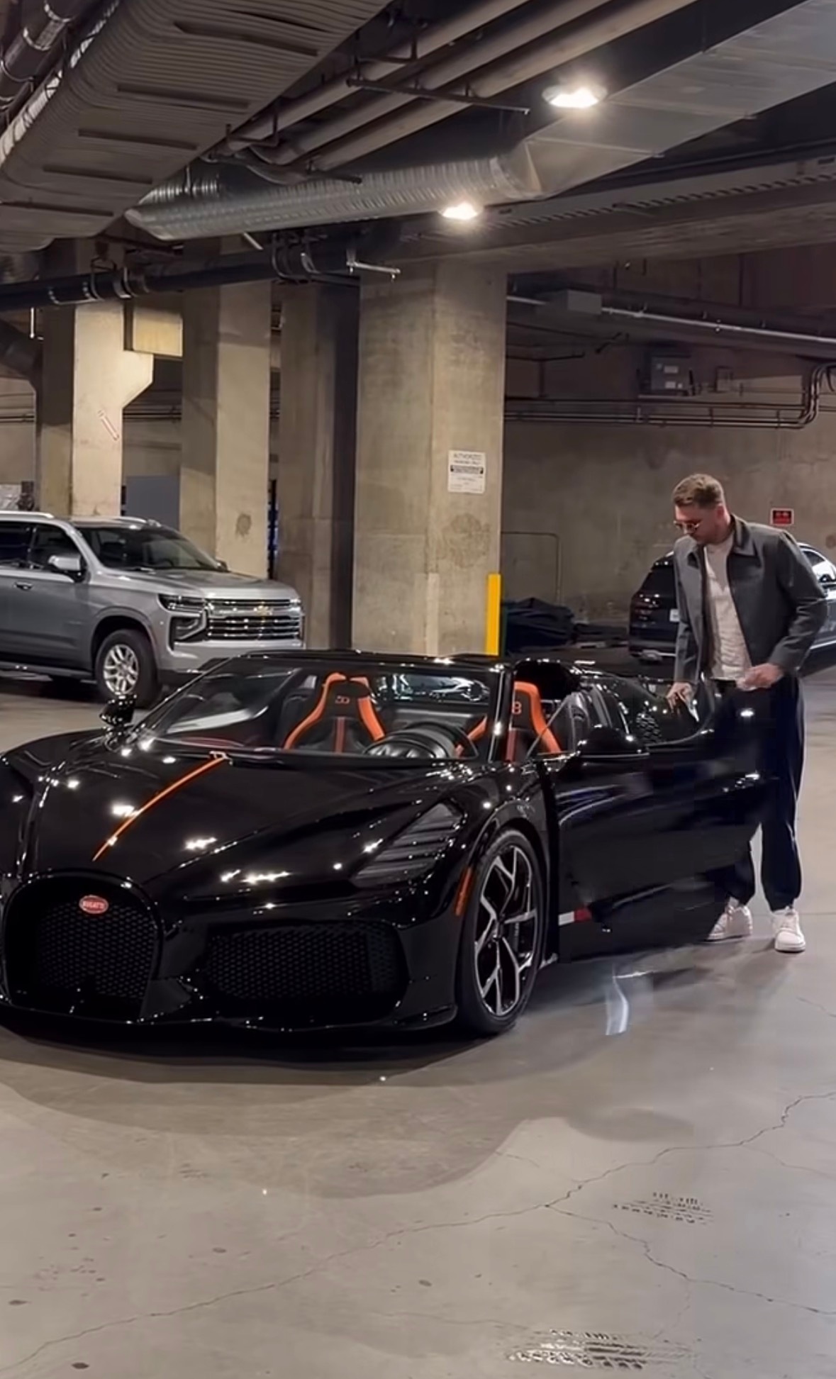 东契奇驾驶全球限量99辆布加迪Mistral，最高时速453.91公里