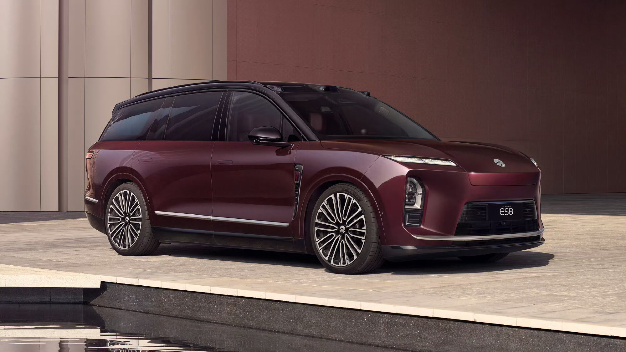 蔚来全新ES8推出M42星云红专属配色