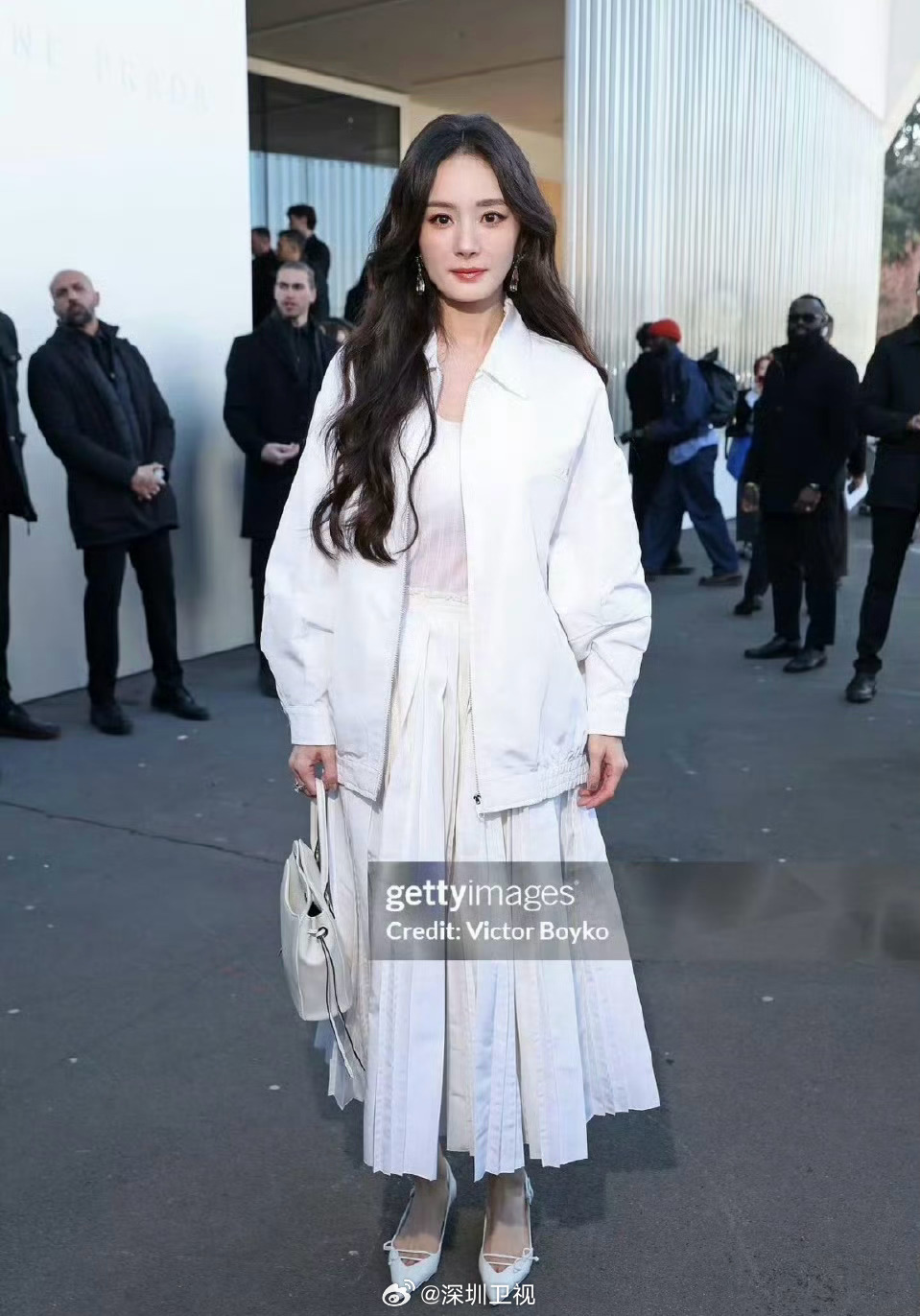 杨幂唐嫣谷爱凌等明星亮相米兰时装周秀生图