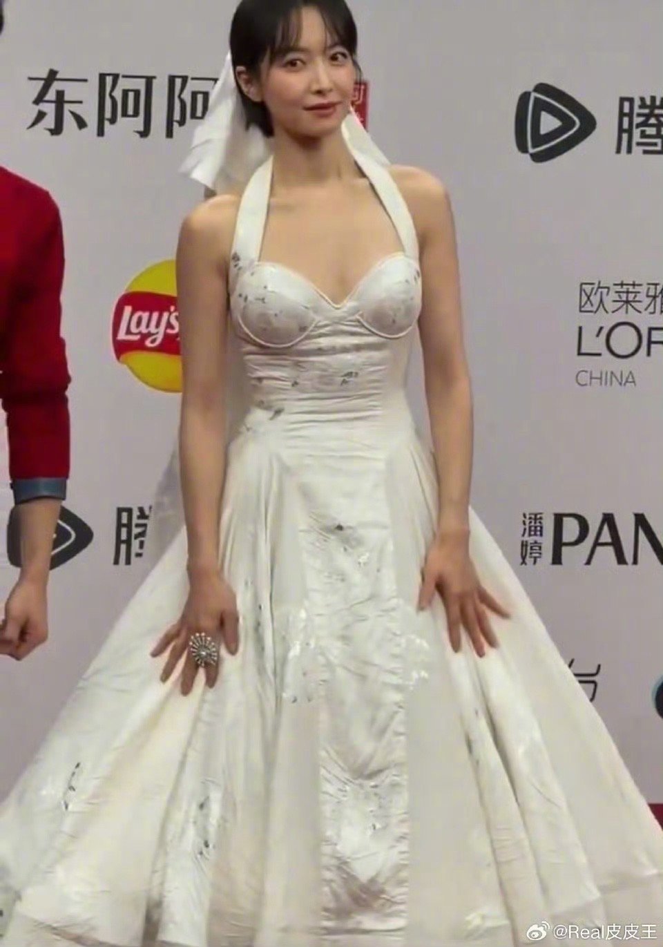 宋茜两套造型引热议