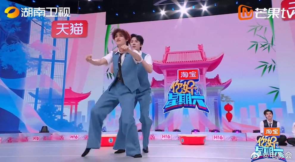 丁程鑫刘宇宁你好星期六跳摩托摇舞台亮眼