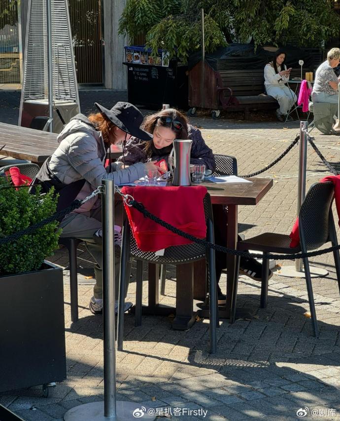 网友新西兰偶遇金晨，远离纷扰放空调整