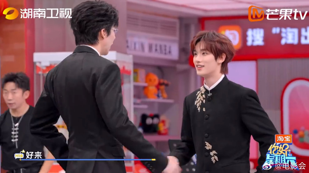 刘宇宁丁程鑫双人舞默契十足，结尾下腰抱惊艳全场