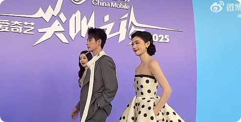 林允红毯摔倒从容起身继续走