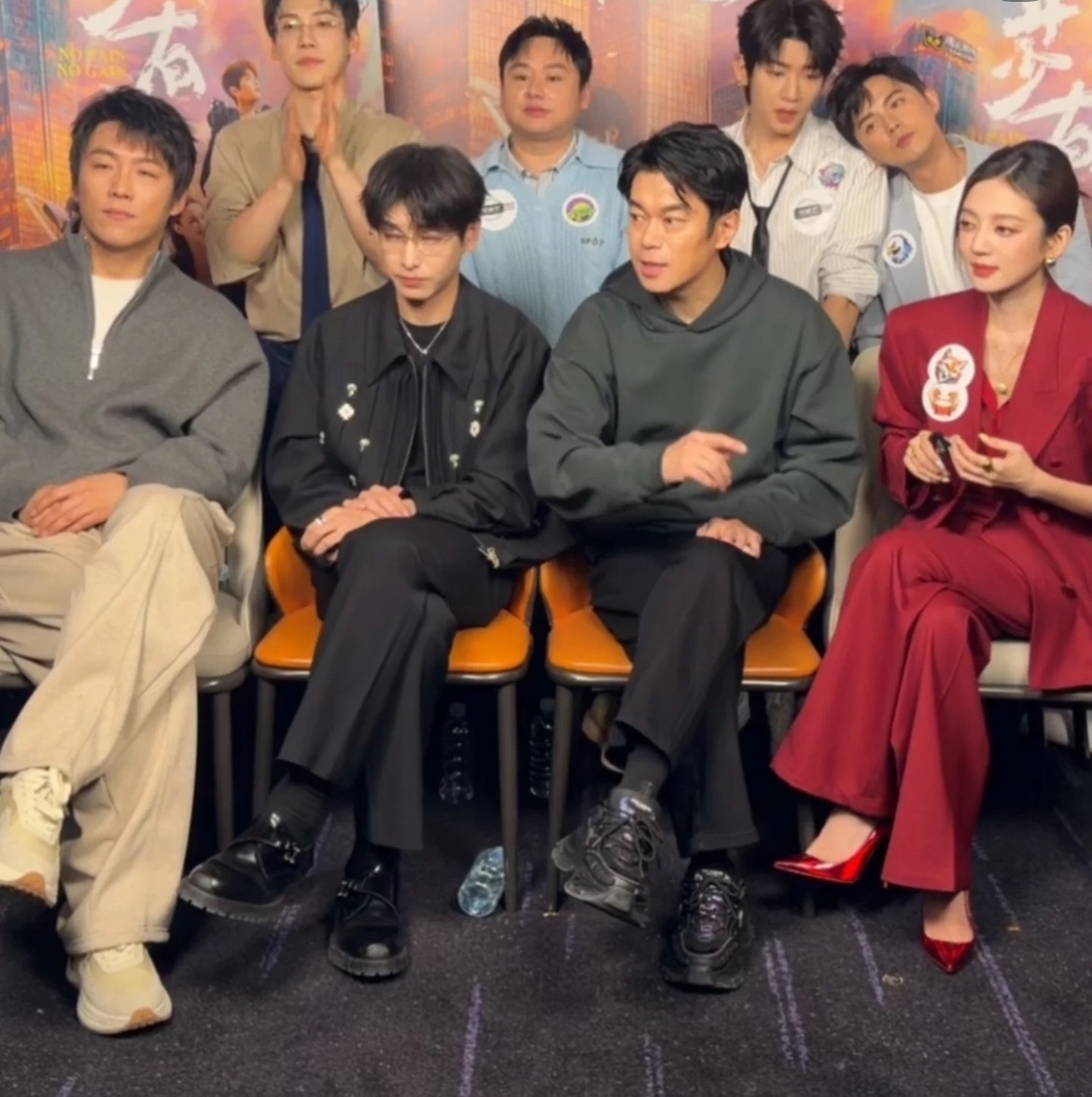 叶祖新被调侃娇气，靠弟弟肩膀引关注