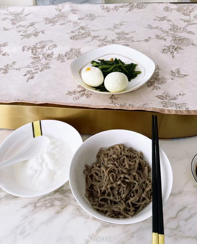 于正追看杨蓉短剧，老同学演技获赞