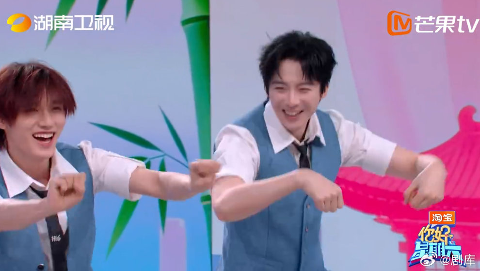 丁程鑫刘宇宁你好星期六跳摩托摇,舞台表现力强