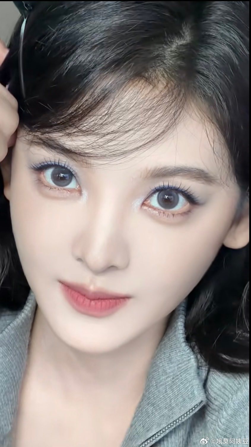 章若楠近距离看美到窒息，温以凡校花大人