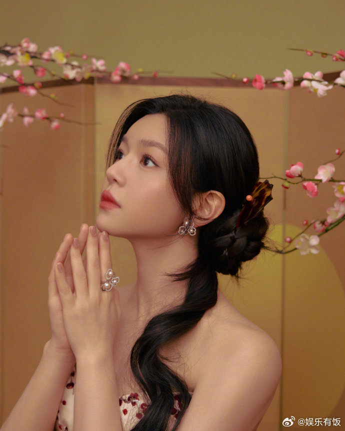 陈妍希发文感谢陪伴，称被理解治愈