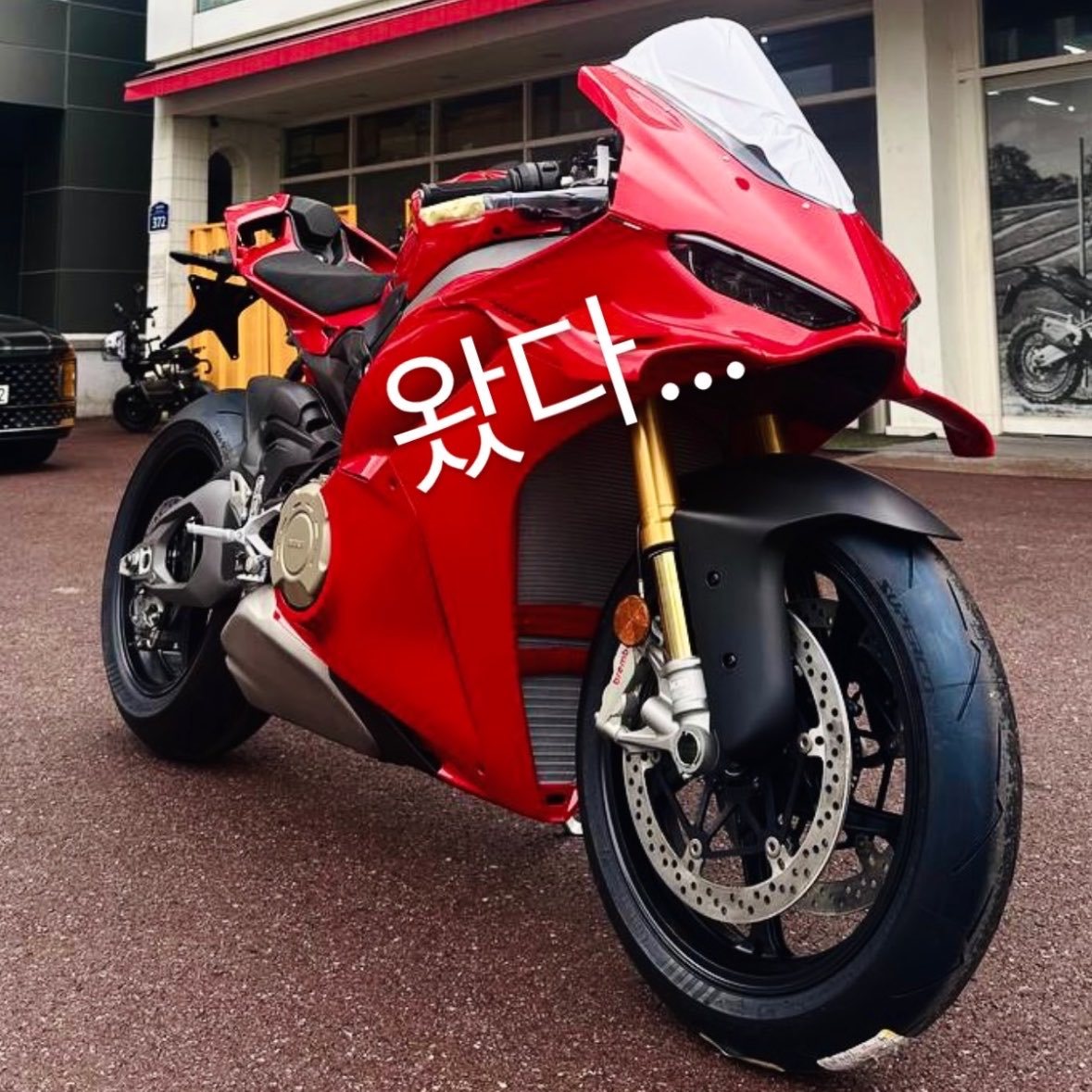 杜卡迪发布新款Panigale V4 S摩托车