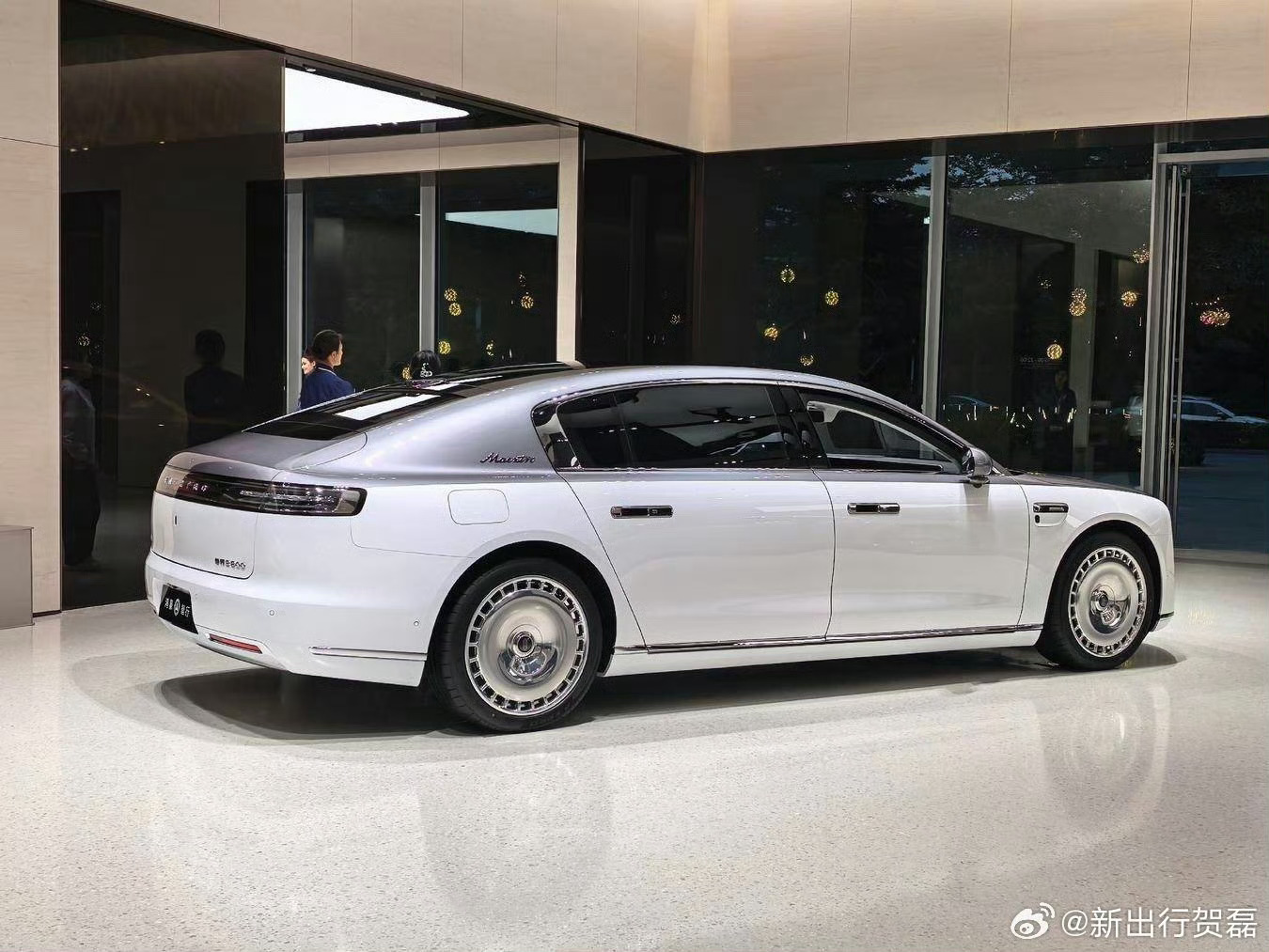 白色尊界S800引网友热议