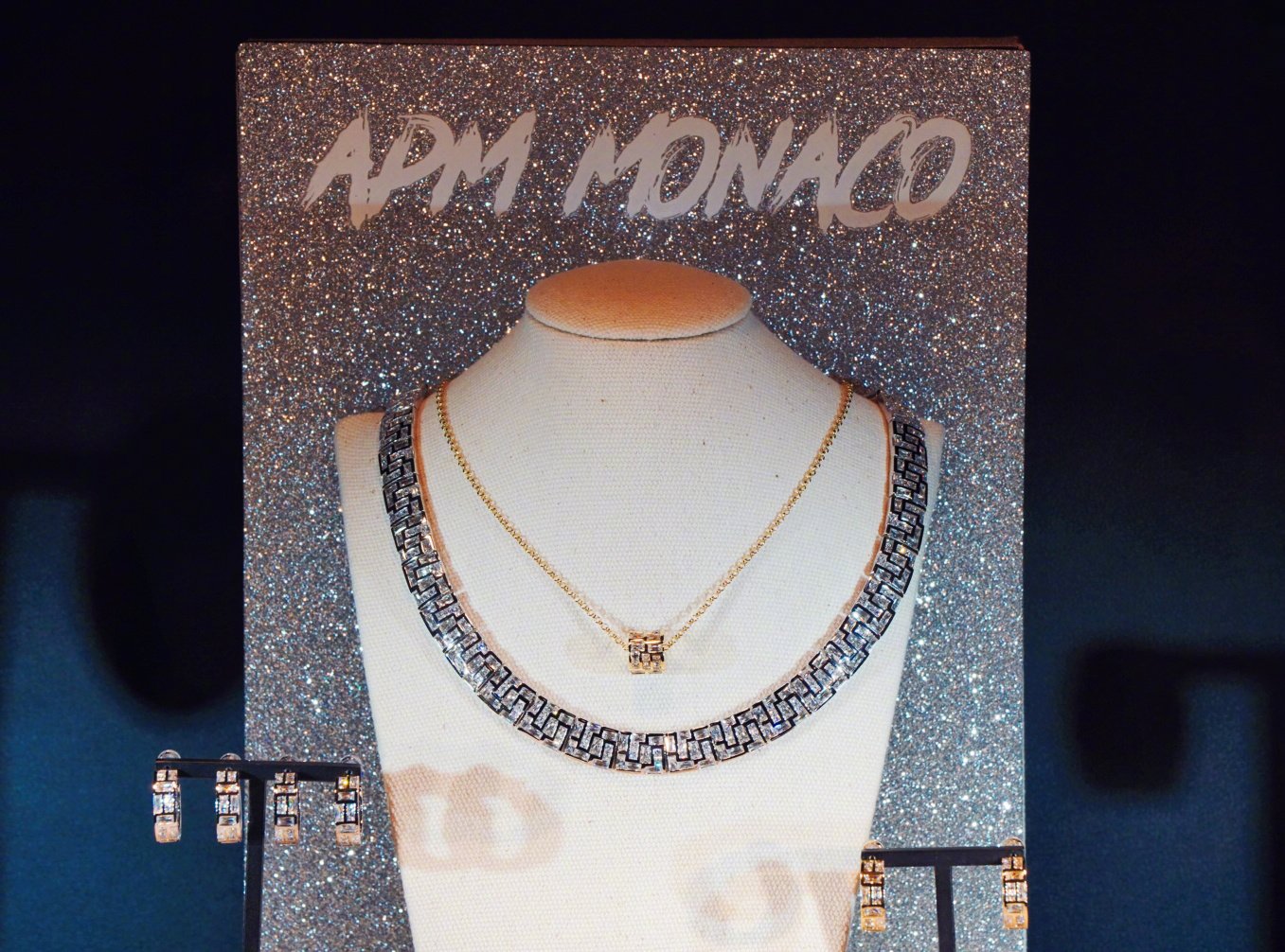 APM Monaco冠名微博文化交流之夜新加坡站，周翊然演绎冬季新品