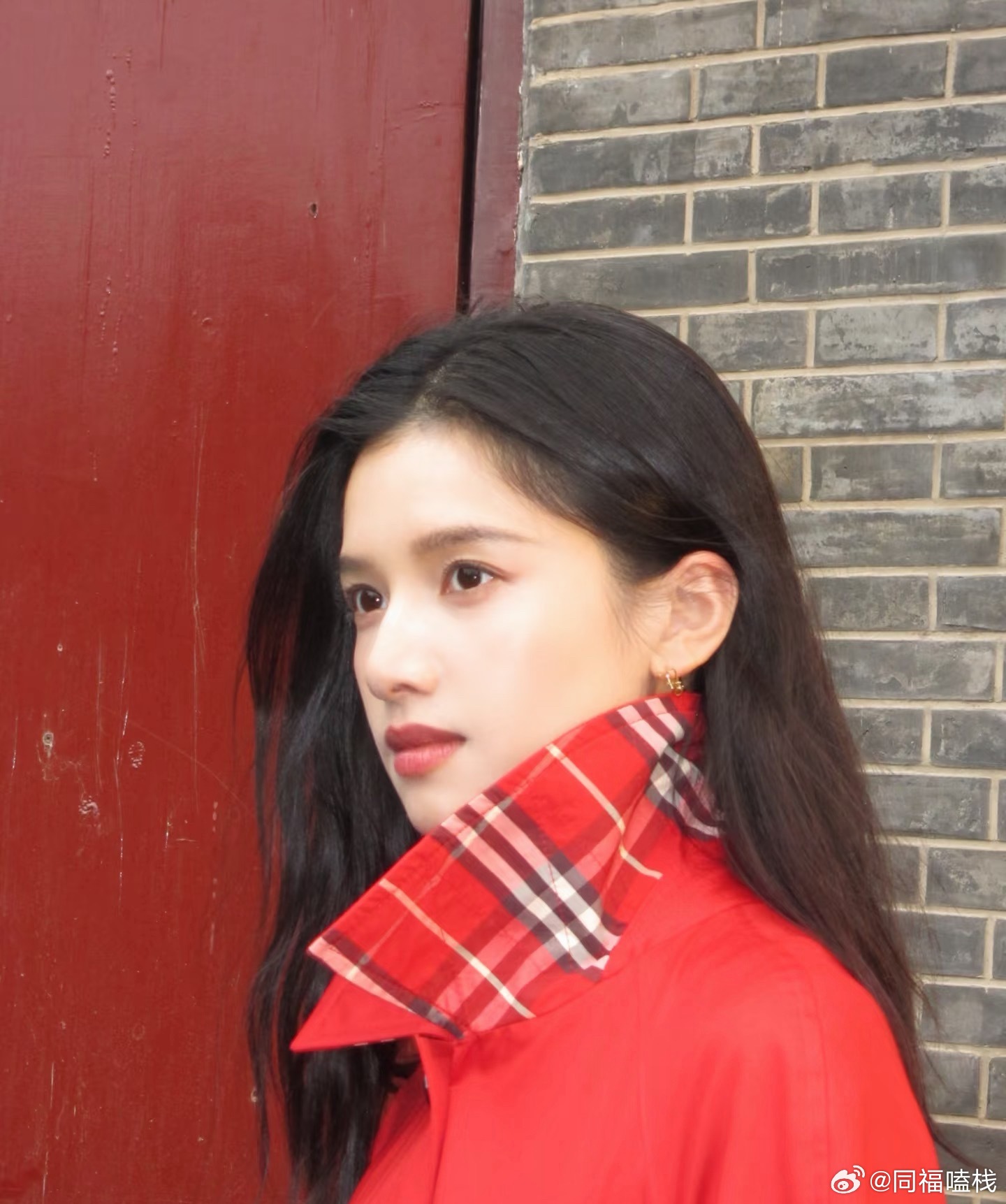 张婧仪今日主题色为红色