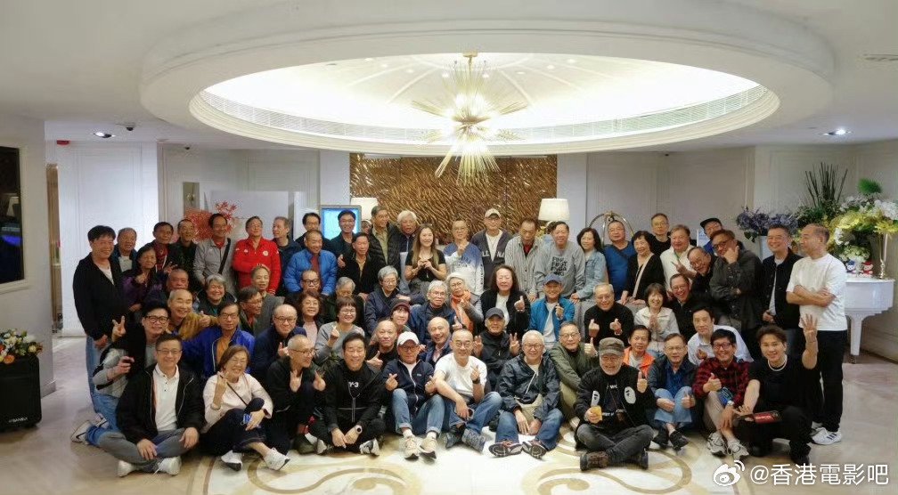 周润发低调宴请近百名TVB旧同事聚餐