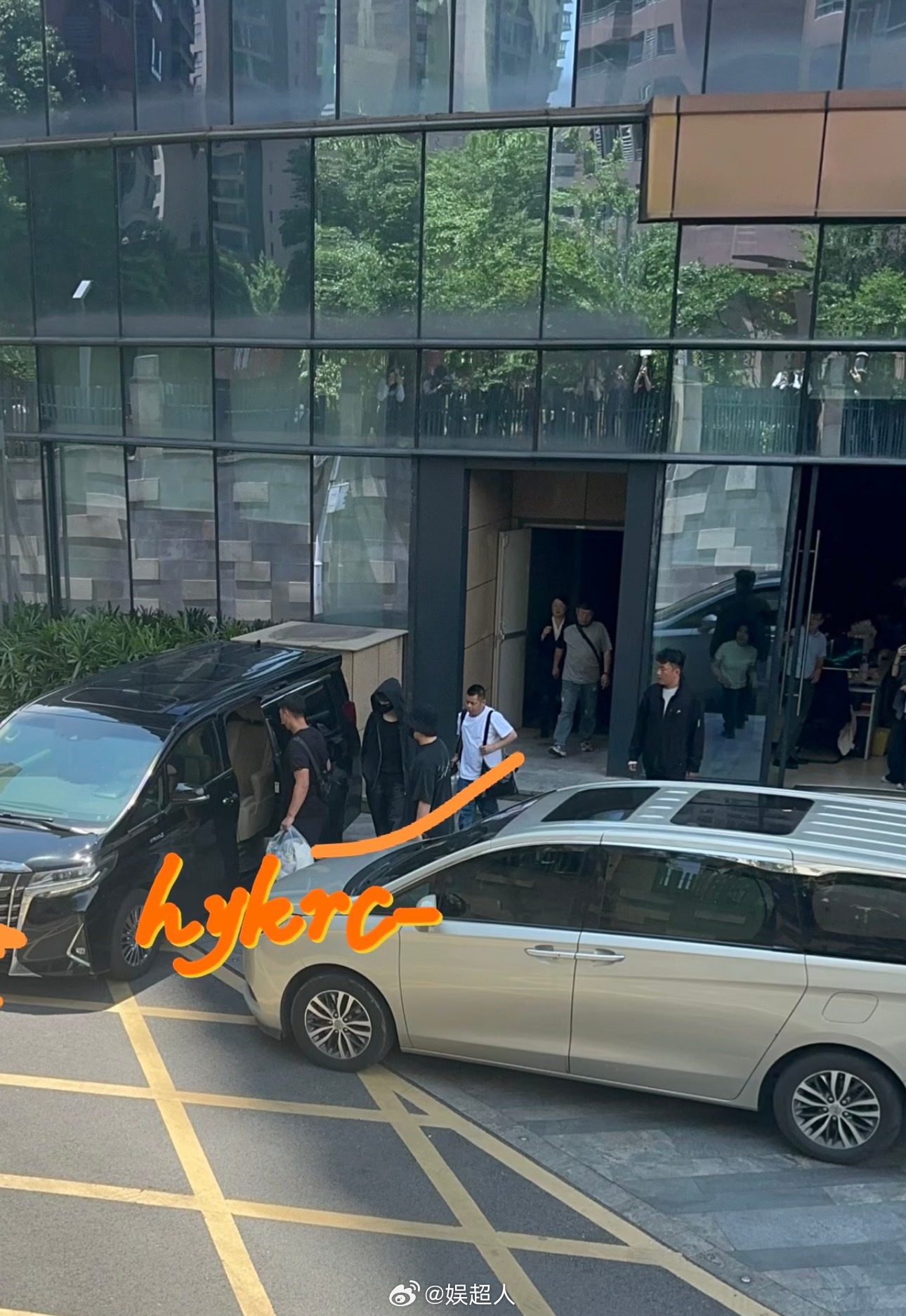 张真源启程录制密室大逃脱