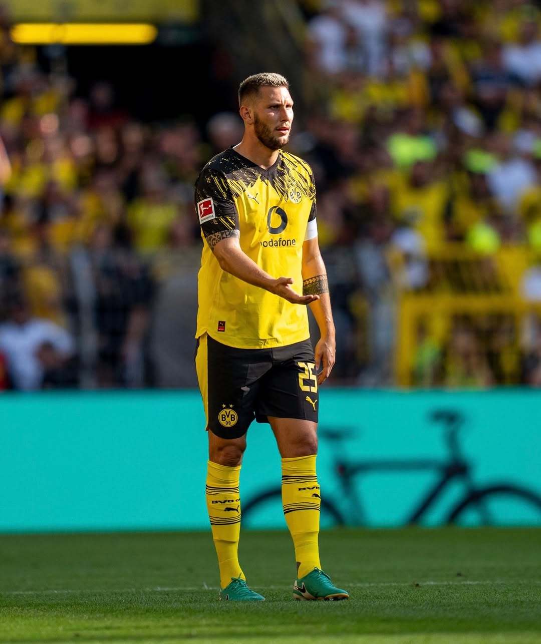 当AC米兰的防线计划遭遇“聚勒传闻”，球队的冬窗补强逻辑将如何抉择？