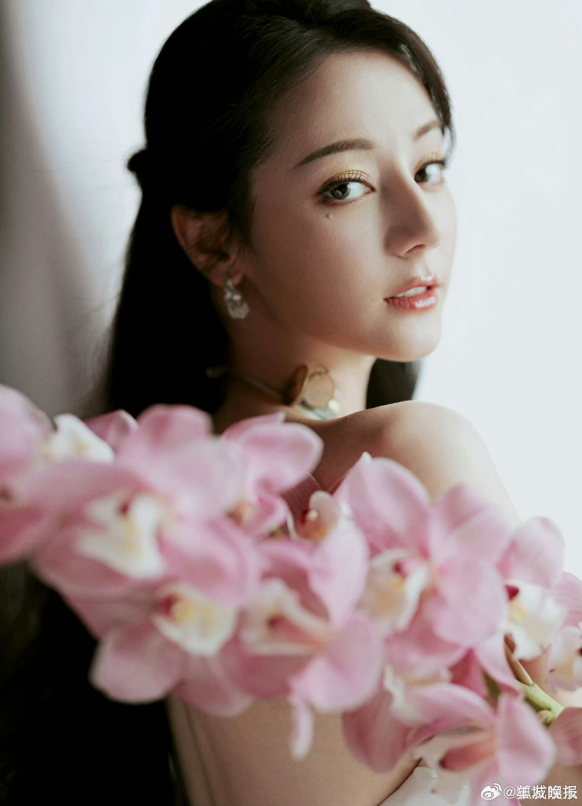 内娱女星春日繁花写真集锦，迪丽热巴王楚然等出镜