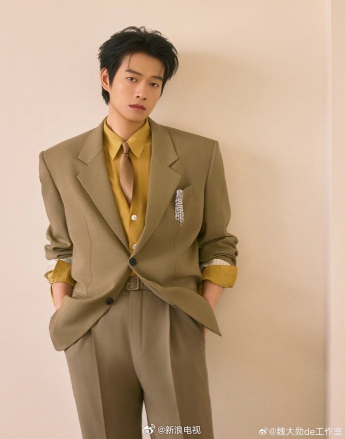 魏大勋宋威龙陈伟霆微博之夜出发图曝光