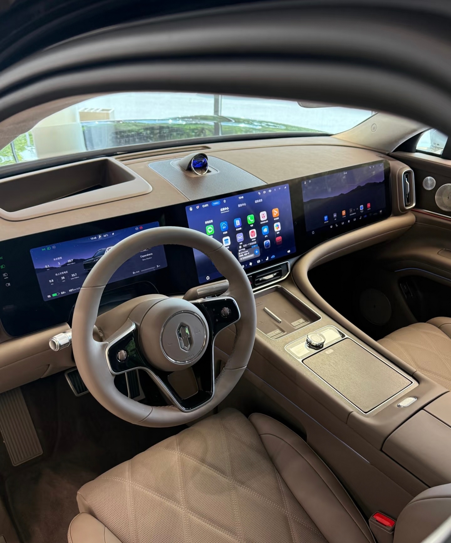 问界M9体验：车身宽大底盘稳，智驾顺手需适应