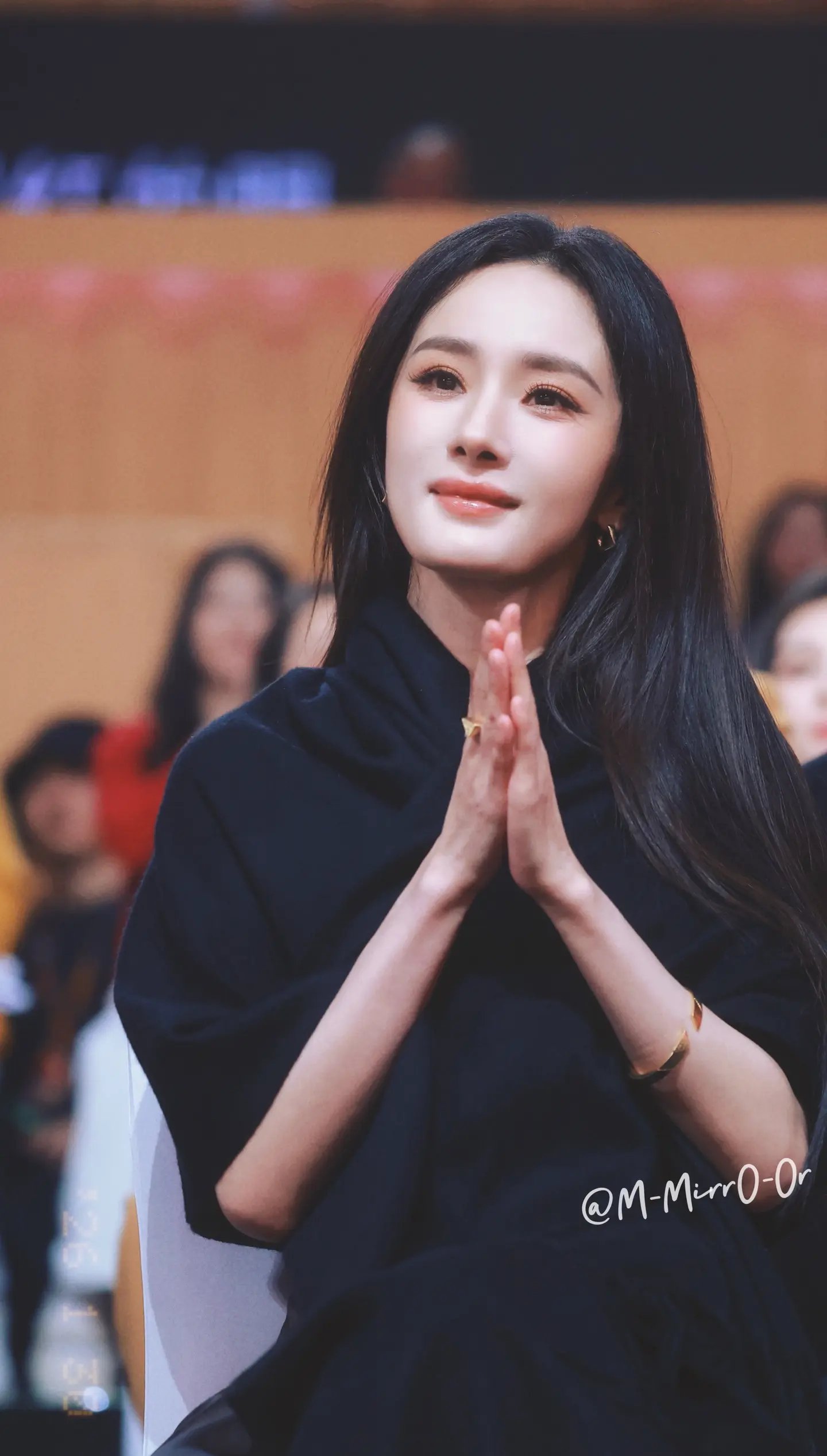 杨幂亮相CMG盛典获视后称号