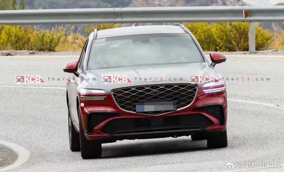 捷尼赛思GV70混动原型车西班牙路测曝光