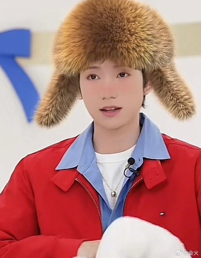 王源直播特效引热议，粉丝互动频繁